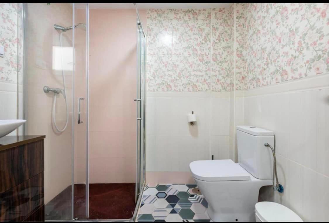 Vialia Apartamentos Suites Malaga Exterior photo